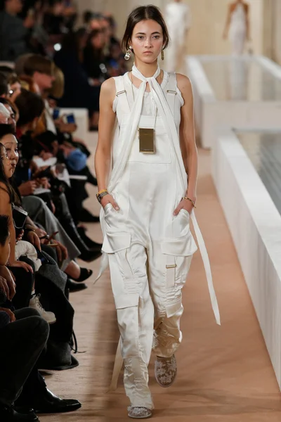 Look 24